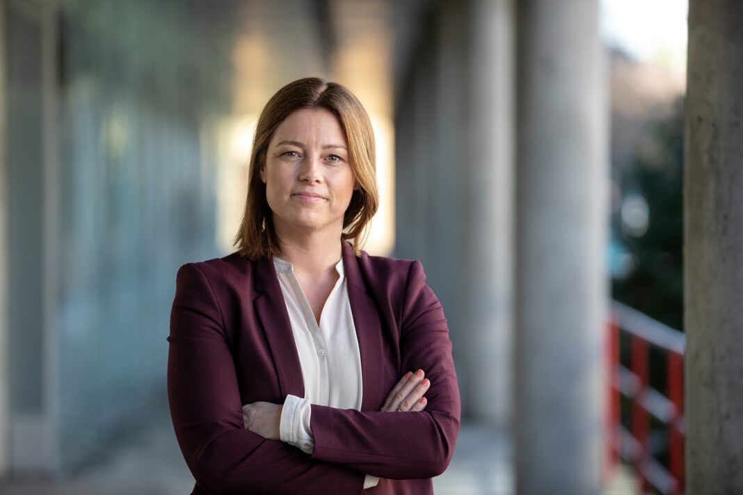 Sarah C. J. Willand slutter i TV 2 og blir adm. dir. i Cappelen Damm.