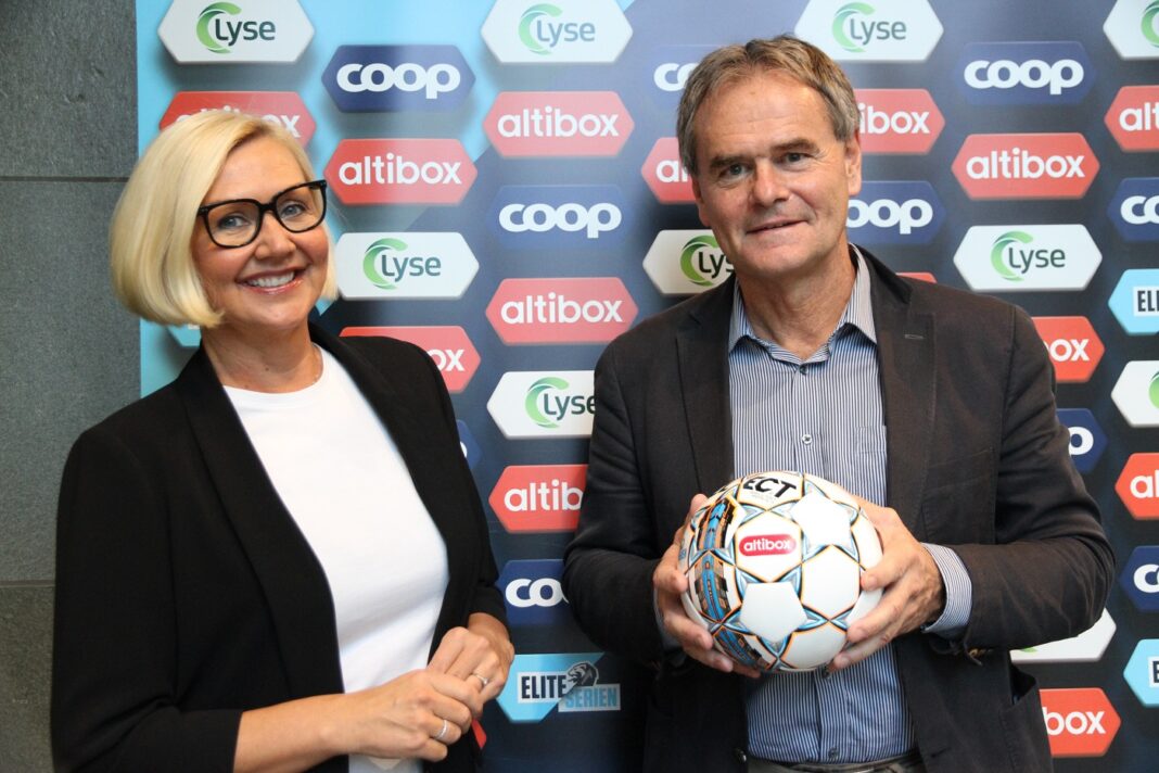 Sponsorsjef Vibecke Utengen og administrerende direktør Tor Morten Osmundsen i Altibox er glade for å forlenge samarbeidet med Eliteserien og Norsk Toppfotball.