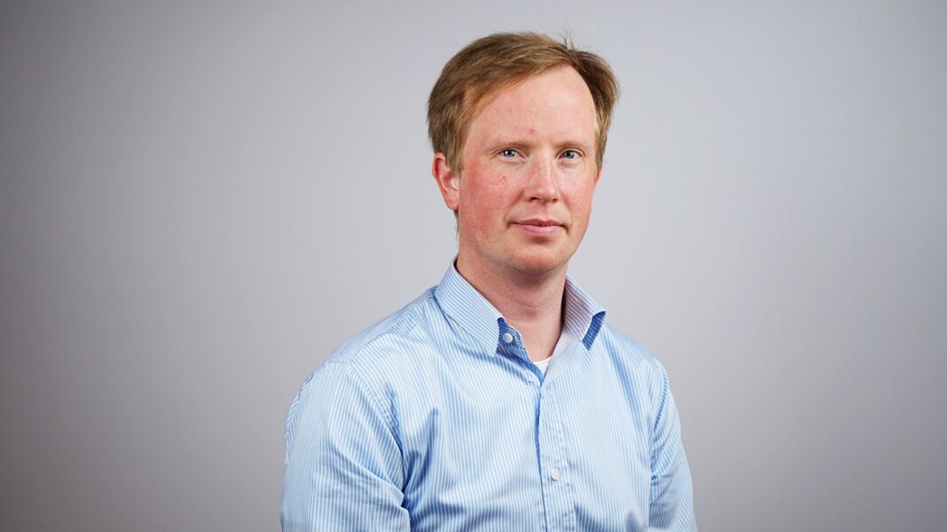 Sjefanalytiker Morten Trasti er bekymret for utviklingen i inkassotallene fremover.